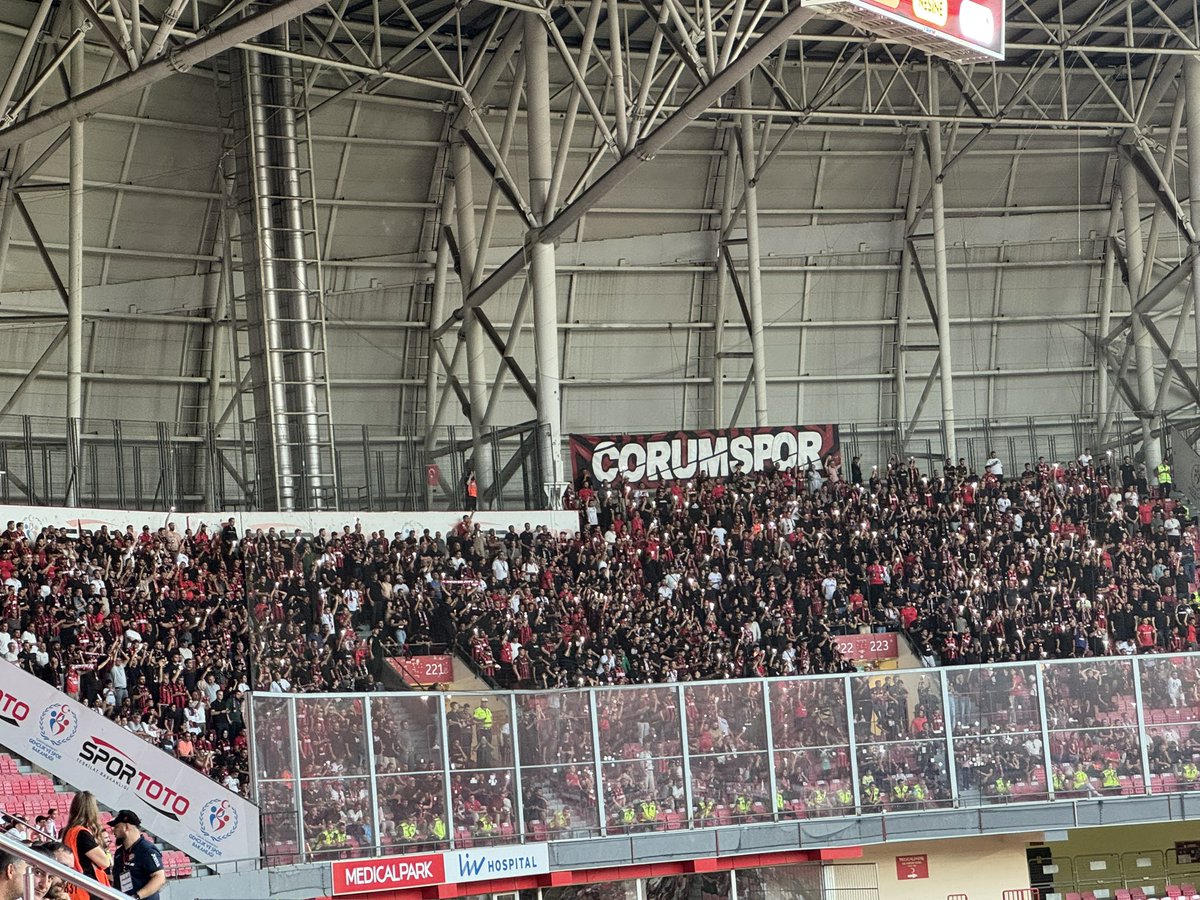 yusufahlatci's tweet photo. 📍 SAMSUN 19 MAYIS STADYUMU 

Nerede olursak olalım, kalbimiz de desteğimiz de şehrimizin takımıyla. 🔴⚫️

Samsun deplasmanında Arca Çorum FK’mızı yalnız bırakmadık, tribündeki binlerce hemşehrimizle birlikte tek yürek olup galibiyet coşkusuna ortak olduk. 

Sahada 5 golle destan yazan futbolcularımızı ve 90 dakika susmayan Büyük Çorum taraftarımızı yürekten tebrik ediyorum. 👏🏻👏🏻❤️🖤🏆

ARCA ÇORUM FK 5 - 1 SAMSUN SPOR 

#ArcaÇorumFK #ÇorumFK #KırmızıSiyah #BüyükÇorumTaraftarı #Çorum #ZaferBizim

@RTErdogan @abuyukgumus @ensartopcu @Akparti @corumfk
