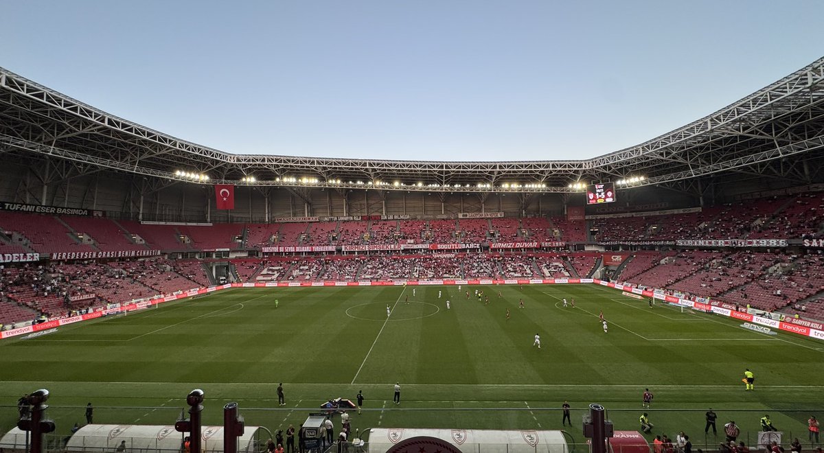 yusufahlatci's tweet photo. 📍 SAMSUN 19 MAYIS STADYUMU 

Nerede olursak olalım, kalbimiz de desteğimiz de şehrimizin takımıyla. 🔴⚫️

Samsun deplasmanında Arca Çorum FK’mızı yalnız bırakmadık, tribündeki binlerce hemşehrimizle birlikte tek yürek olup galibiyet coşkusuna ortak olduk. 

Sahada 5 golle destan yazan futbolcularımızı ve 90 dakika susmayan Büyük Çorum taraftarımızı yürekten tebrik ediyorum. 👏🏻👏🏻❤️🖤🏆

ARCA ÇORUM FK 5 - 1 SAMSUN SPOR 

#ArcaÇorumFK #ÇorumFK #KırmızıSiyah #BüyükÇorumTaraftarı #Çorum #ZaferBizim

@RTErdogan @abuyukgumus @ensartopcu @Akparti @corumfk