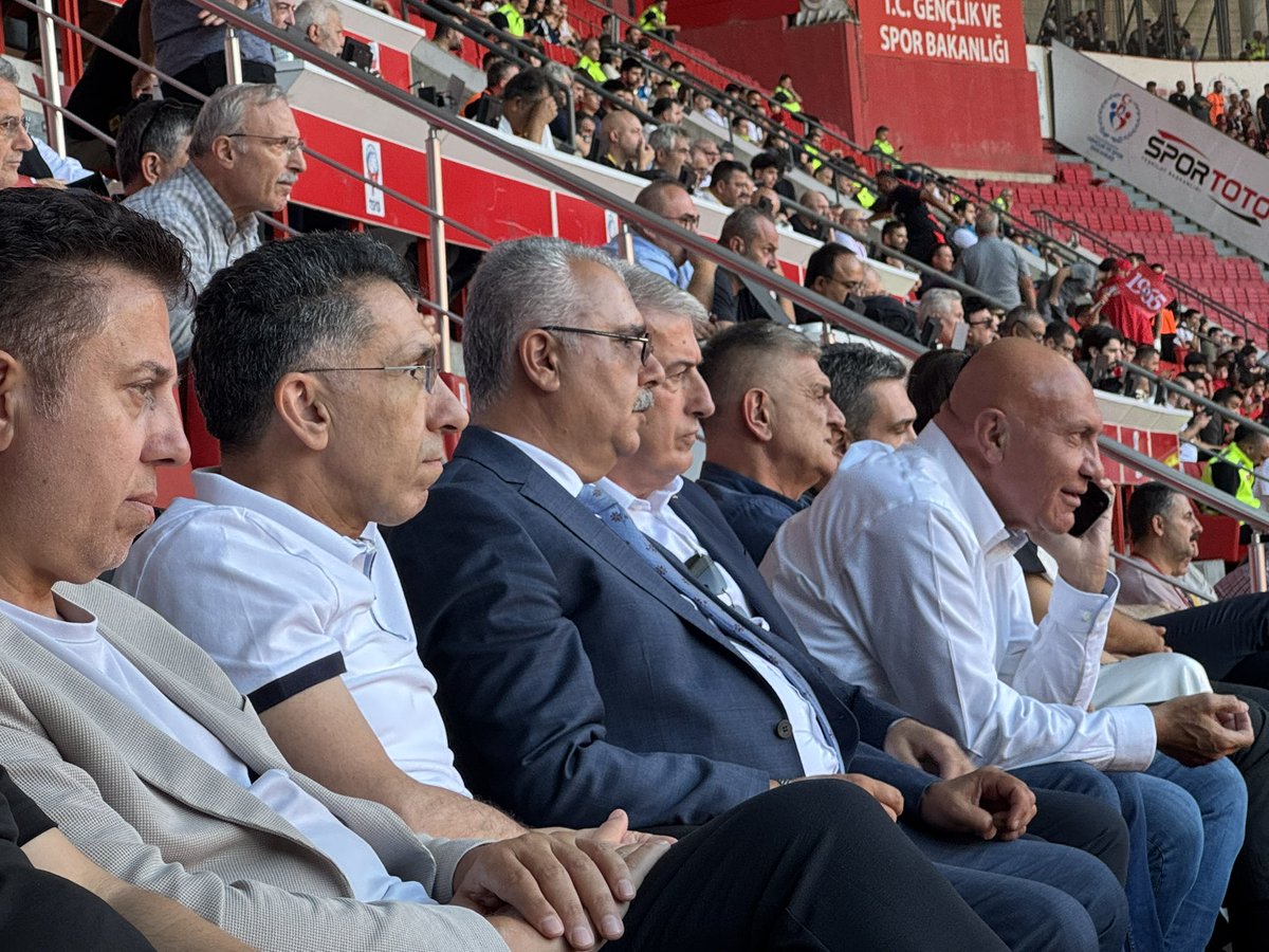 yusufahlatci's tweet photo. 📍 SAMSUN 19 MAYIS STADYUMU 

Nerede olursak olalım, kalbimiz de desteğimiz de şehrimizin takımıyla. 🔴⚫️

Samsun deplasmanında Arca Çorum FK’mızı yalnız bırakmadık, tribündeki binlerce hemşehrimizle birlikte tek yürek olup galibiyet coşkusuna ortak olduk. 

Sahada 5 golle destan yazan futbolcularımızı ve 90 dakika susmayan Büyük Çorum taraftarımızı yürekten tebrik ediyorum. 👏🏻👏🏻❤️🖤🏆

ARCA ÇORUM FK 5 - 1 SAMSUN SPOR 

#ArcaÇorumFK #ÇorumFK #KırmızıSiyah #BüyükÇorumTaraftarı #Çorum #ZaferBizim

@RTErdogan @abuyukgumus @ensartopcu @Akparti @corumfk