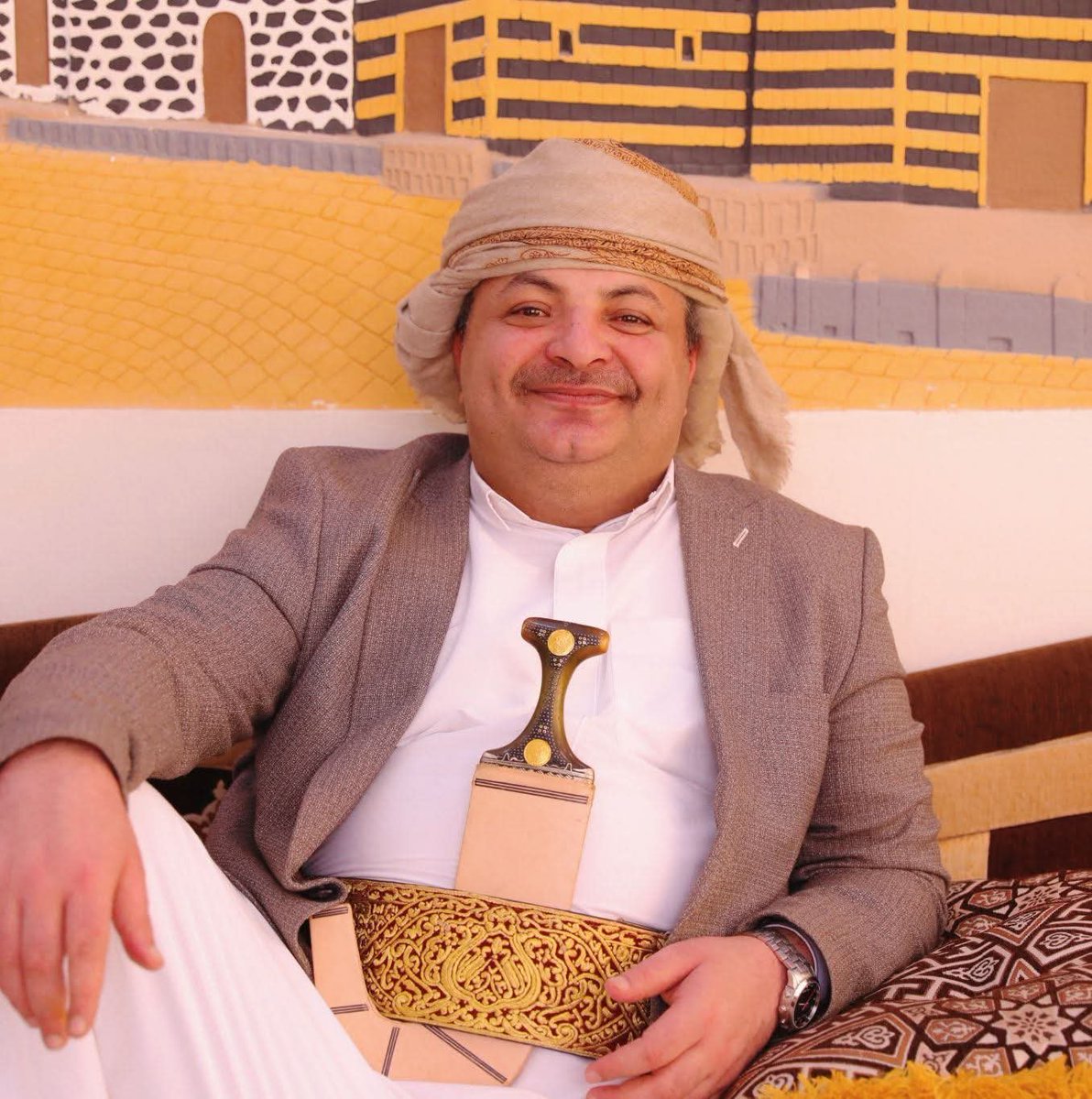 m5zjgr's tweet photo. نصيحه للمجآهدين
اثناء تطهير باقي مدينه مآرب وشفتو امرأة وزنها 120كيلو لآبسه البالتون والبرقع اعرفو انها #الحاوري🤣🤣🤣🤣🤣
ركزو يكفي طارق هرب مرتين https://t.co/mw4rCGw1Pk