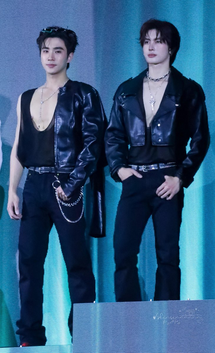 Shinsinnnnnn's tweet photo. 🔥🖤🤍

PERTHSANTA AT MCHOICE

#MchoiceMintAwards2026
#PerthSanta https://t.co/vr0mhmsSUm