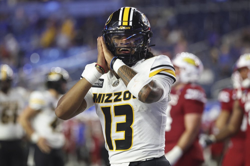 mizzou_kcsn's tweet photo. Highest-graded #Mizzou players in Week 2 win over KU, via @PFF:

🥇QB, Austin Simmons (90.2)
🥈DE, Daeden Hopkins (90.0)
🥉OL, Luke Work (89.5)
 4) WR, Cayden Lee (81.8)
 5) OL, Cayden Green (73.8)
 6) CB, Jahlil Florence (73.3)

*minimum 15 snaps* https://t.co/jfW0WEqYNS