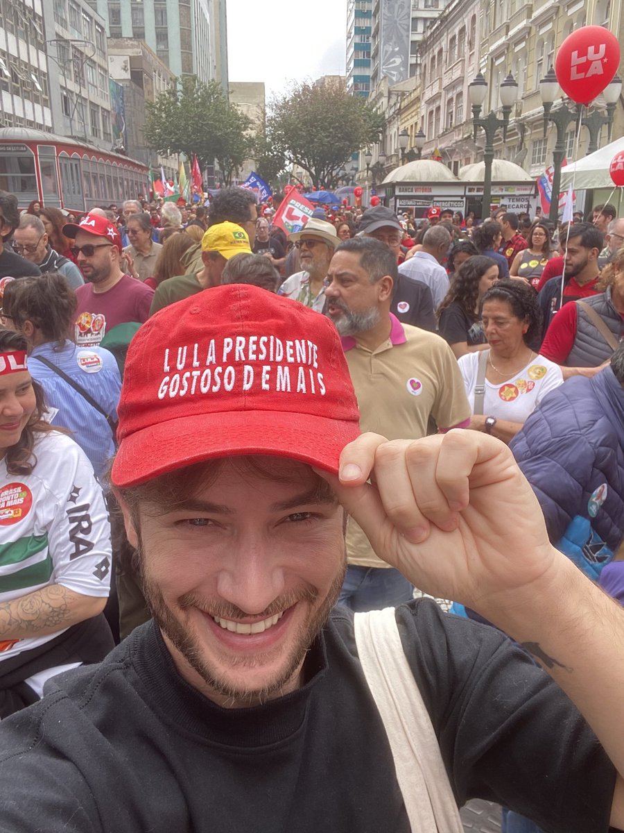 maiconsantini's tweet photo. Lula na Boca Maldita aqui em Curitiba foi lindo! Lotou o centro!!! ❤️⭐️ https://t.co/rCyC278KgL