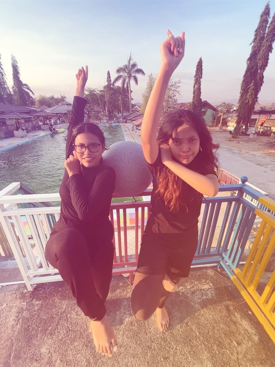maligaey's tweet photo. chapter : kolam berenang 🏊🏻‍♀️ https://t.co/jReXFSSF4K