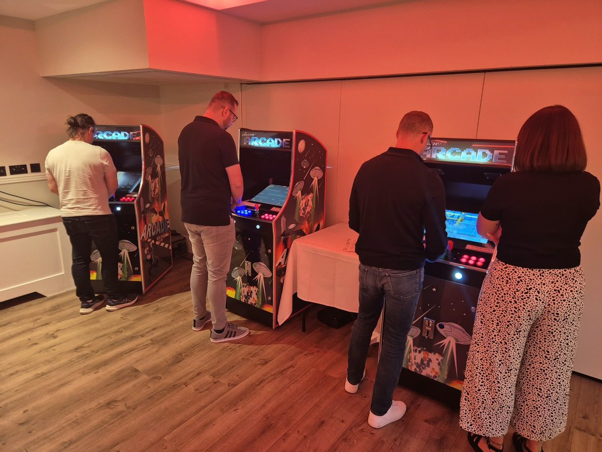 AltitudeEvents's tweet photo. Last night saw us visit a local venue for the first time. We filled a function room at the scenic @CottesmoreGcc in #Sussex with #ArcadeGamesHire, #PubGamesHire and #ReactionTestGames for a Staff Party! 

It was great to see everyone getting so involved!

#SussexGamesHire https://t.co/fKZCENCZxJ