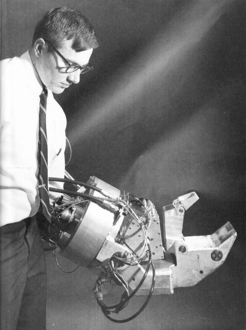 SciFiArchives's tweet photo. An exoskeleton presented by General Electric in 1967. https://t.co/EDZbyucyD9