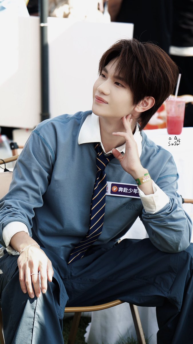susu_ing's tweet photo. 🐈You're so handsome today~
20260912 Sohu guanzhuliu
#HuangWenjin 
#CIIU
#奔赴少年ciiu 
#closertoyou
#jyp 
#JYPChina 
#黄文锦 https://t.co/E5HmYS8wIE
