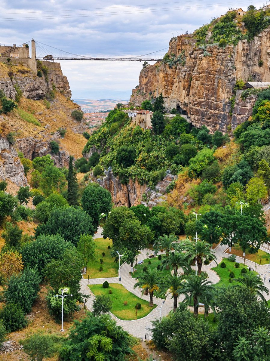 tourisme25's tweet photo. قسنطينة الشغف😍😍 جوهرة السياحة الجزائرية 😍😍 https://t.co/zo0A7fmar5