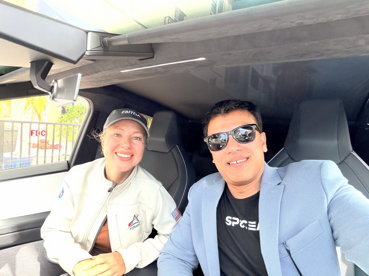 CaptFZ's tweet photo. Think we may just might have had our very first in person meeting while being driven around autonomously. 😎
Seen here with the, Founder & CEO of Lunar Forge
#2XFounder #Cybertrucker #FSDMafia #BuildingForAmerica ⚡️📐🚀🇺🇸 https://t.co/QUSOEHbe8P