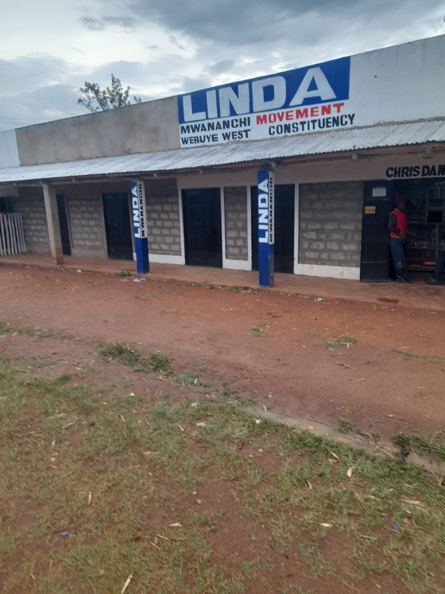 TaweMovement1's tweet photo. Mambo ni vulahi...Webuye west wako ndani! https://t.co/8jpCsslBlC
