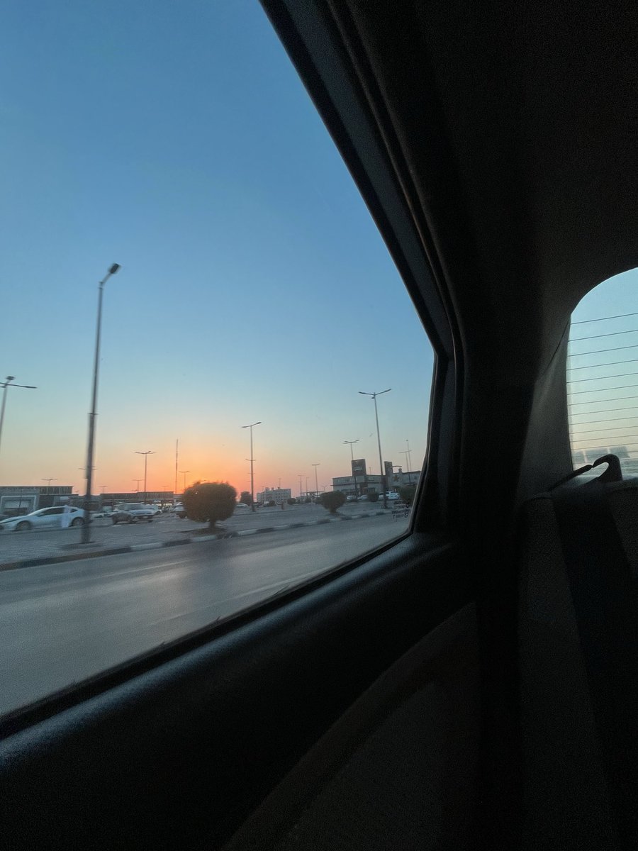 riillue's tweet photo. علمتنا الشمس نرضى بالرحيل .. https://t.co/f2YBX0mq2i