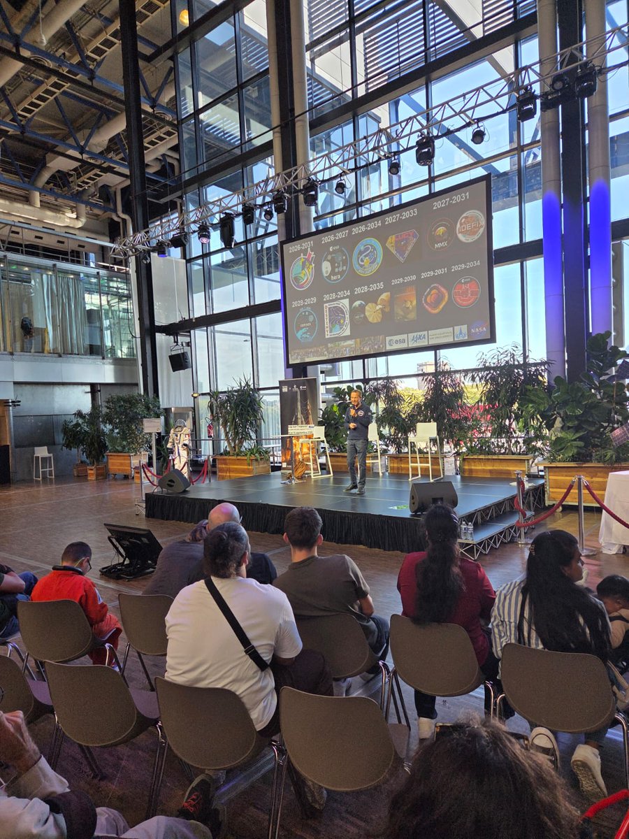 ESA_fr's tweet photo. ✨ Clap de fin pour cette première journée de Cap sur l’Espace à la Cité des sciences et de l’industrie !

Merci à toutes les personnes qui nous ont rejoints aujourd’hui. En attendant demain, voici quelques photos de ce superbe après-midi placé sous le signe de l’exploration et de la découverte spatiale. 📸🚀

À demain pour la suite !

#CapSurLEspace #ESA #CNES #CitedesSciences