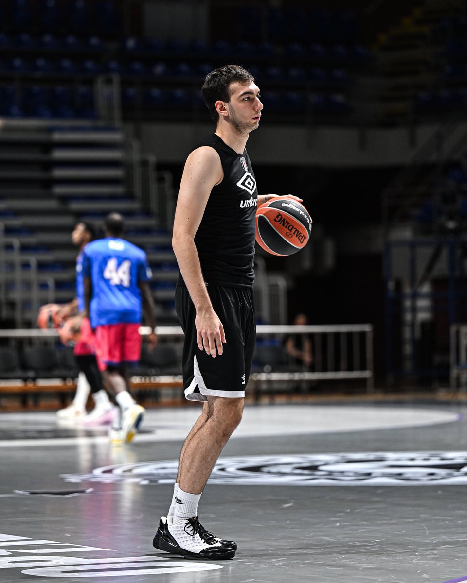 BJK_Basketbol's tweet photo. Isınıyoruz. 🔥

#HearWeAre 🦅 https://t.co/rEzQco9SI9