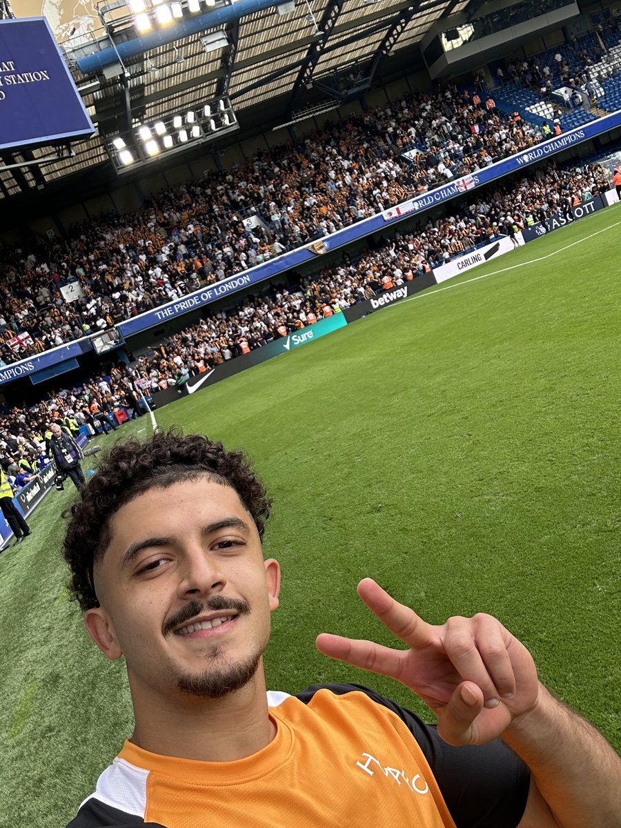 HullCity's tweet photo. Man of the MOment 🤩👏 https://t.co/P8JDabEzhK