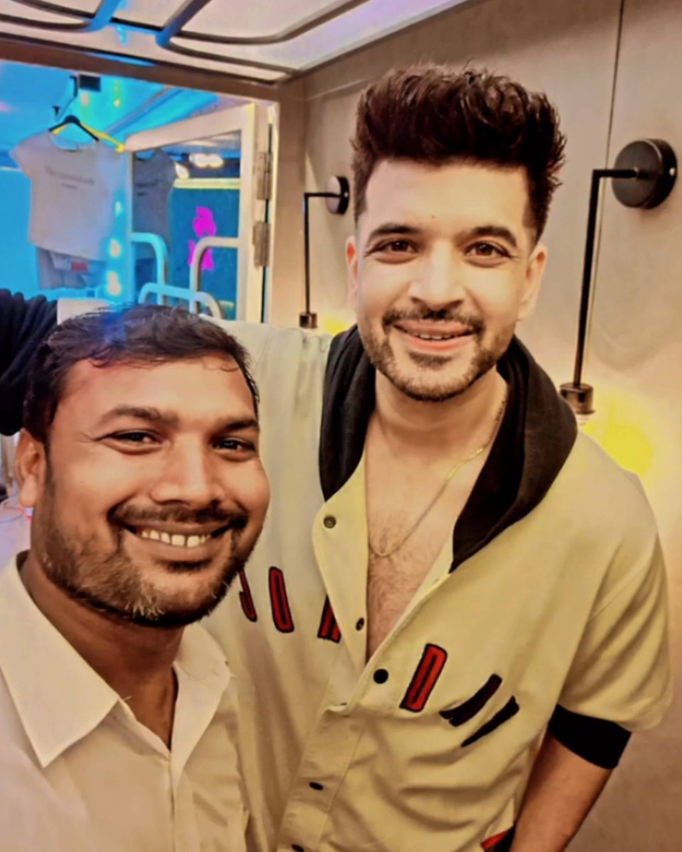 VikuElvishYadav's tweet photo. This is her vanityboth are clicked by the same person
How fake these two Bunty Babli couple is.

#ElvishYadav  #ElvishArmy https://t.co/Bojs7p7Osg