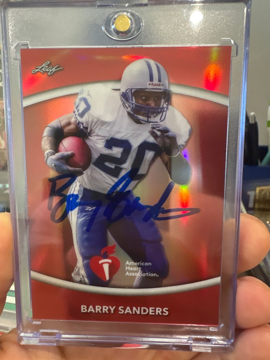 cc2chavez's tweet photo. Thank you so much at @BarrySanders This card is awesome. I got the biggest Barry Sanders card collection and this makes an unforgettable addition. @CardPurchaser https://t.co/tRRptZnalo