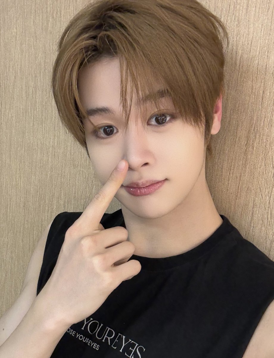 CYE_MEMBERS7's tweet photo. 클로저 😏오늘도 재밌게 즐겼어요? 정말 너무너무 오랜만이고 너무너무너무 보고싶어요!❤️❤️❤️
항상 클로저 덕분에 행복하고! 소리 질러! ㅋㅋㅋㅋ더더 더욱 열심히 하겠습니다!
저희곧 컴백이에요! 많이 기대해주세요! 사랑합니다!!!!😆😆

#마징시앙 #MAJINGXIANG 
#CLOSEYOUREYES #클로즈유어아이즈 
#CYE #클유아