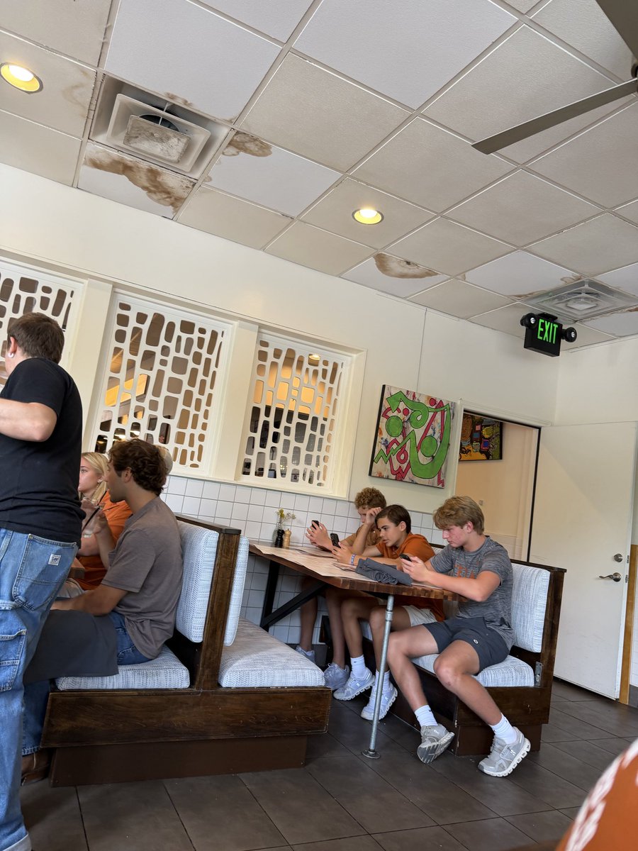 DueittHowie's tweet photo. Let’s all sit on the same side at breakfast #3man #obliterate https://t.co/IfaPNB22Qa