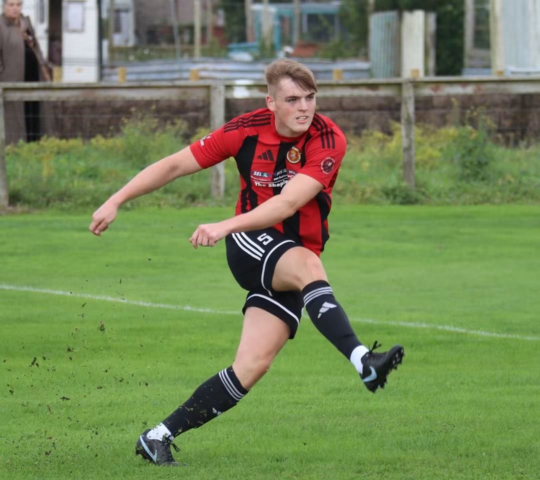 bluejasp's tweet photo. @MillomAFC Reserves 2
@Hawcoat_ParkFC 1

Good 3 points on Hanna Field for 🔴⚫️

Couple of hairy moments late on, but hung on....

@NLCumbria https://t.co/uNuF7WY3Dy