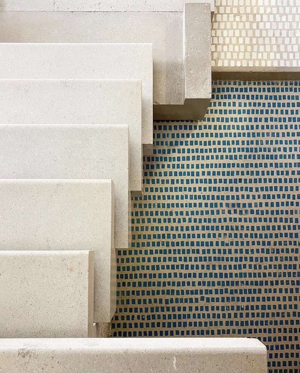 SciFiArchives's tweet photo. Carlo Scarpa’s staircase for the Olivetti Showroom in Venice, 1958. Its floating stone steps still look remarkably futuristic today. https://t.co/THhybPkln4