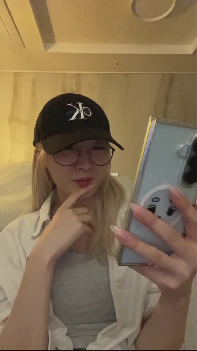haseulface's tweet photo. https://t.co/JanMEn8fZG