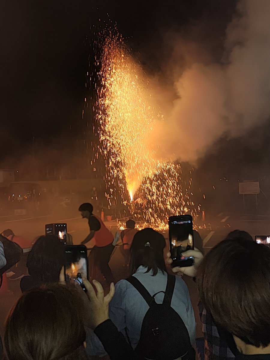 teamojyo's tweet photo. ボードゲーム大祭初日から帰宅してゆったり(もう日曜日)
たくさん遊びました…！
二日目もなにとぞ🙌
写真は、時之栖で開催されていたわらじ供養祭と手筒花火！ https://t.co/Lr9Ph5JYWk