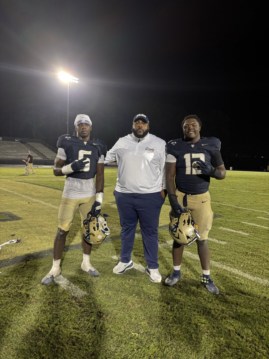 1coach_crawford's tweet photo. Real Ballers! These guys get after it!
@JataviousW648 @isaiahgokrazy https://t.co/68GFJrW6Ph