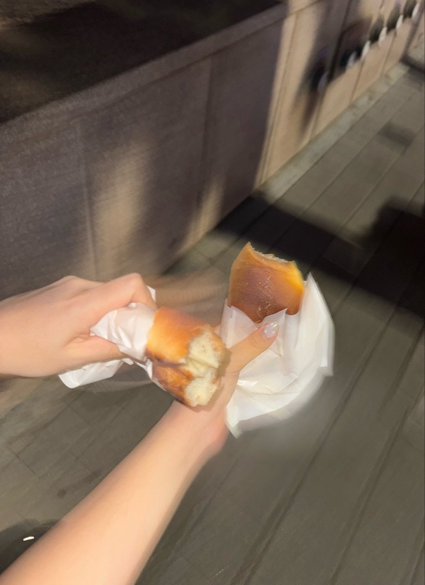 Nyamade_'s tweet photo. 아니 길빵 찍고있는데 계속 다른 길빵이 끼어듦. https://t.co/yg6fXyWKBj