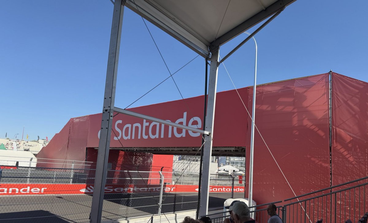 mister24es's tweet photo. A los Ayusers se la pela la F1, pero están haciendo horas extra intentando justificar la chapuza y la estafa en el precio de las entradas. Hay argumentos e insultos de todo tipo, muchos ridículos, pero la mayoría olvida que nos ha costado unos 500 millones de dinero público ... https://t.co/w73BQ2fO3y