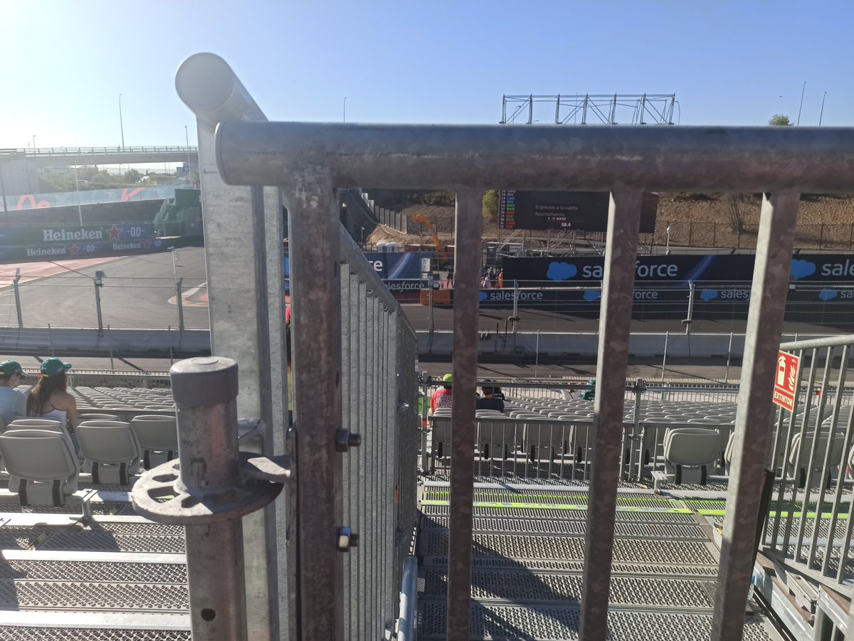 mister24es's tweet photo. A los Ayusers se la pela la F1, pero están haciendo horas extra intentando justificar la chapuza y la estafa en el precio de las entradas. Hay argumentos e insultos de todo tipo, muchos ridículos, pero la mayoría olvida que nos ha costado unos 500 millones de dinero público ... https://t.co/w73BQ2fO3y