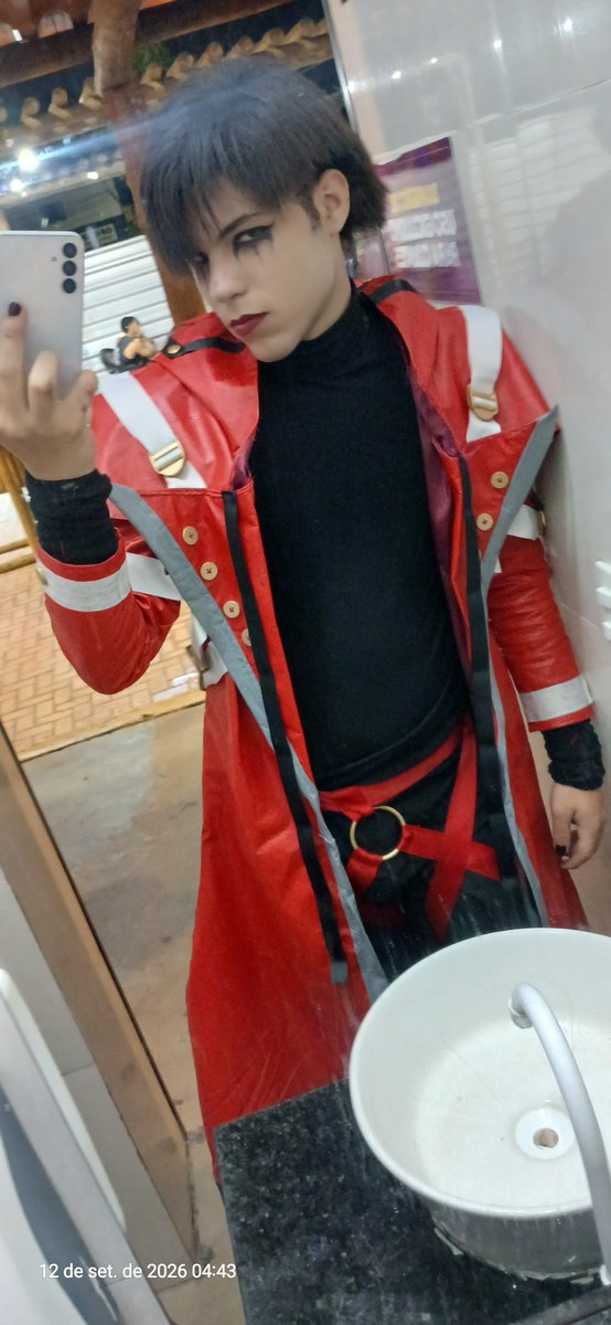 vampyriell's tweet photo. Eu quando sou #JaeYoon de #Ordemparanormal em um show de #NuMetal (entrei no mosh umas 10 vezes) https://t.co/DZj8kvh59a