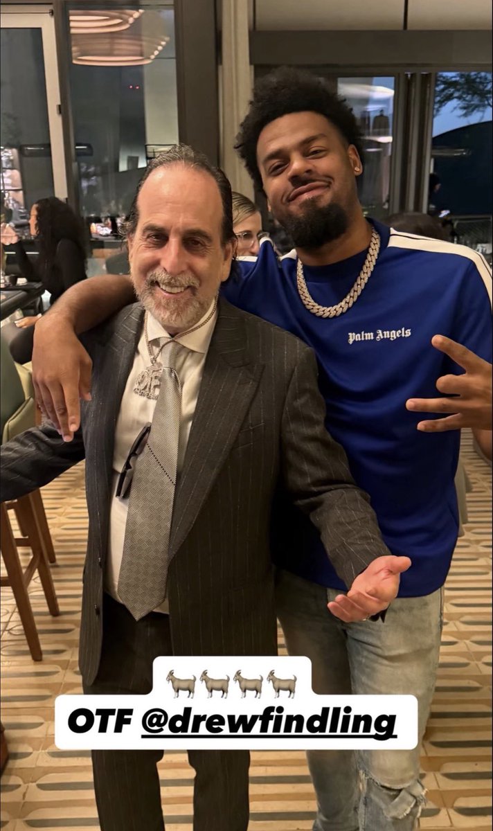 justin__1000's tweet photo. Drew Findling was gifted an OTF chain. OTF DREW 💯😂 https://t.co/4WEfSFMfur