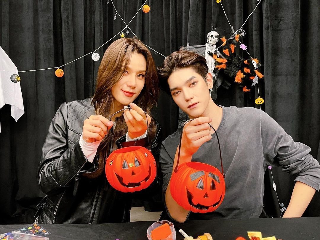 immahiwmn's tweet photo. Day 1-Halloween 🎃👻
ถ้าทุกคนถือฟักทองด้วยกันก็น่ารักดีนะคะ 

trick or treat 👻

#NCT127_5TH_NEOCITY_THE_REDLINE
#NCT127_5TH_NEOCITY_BANGKOK_THE_REDLINE
#THE_REDLINE_BANGKOK https://t.co/V65i46prmo