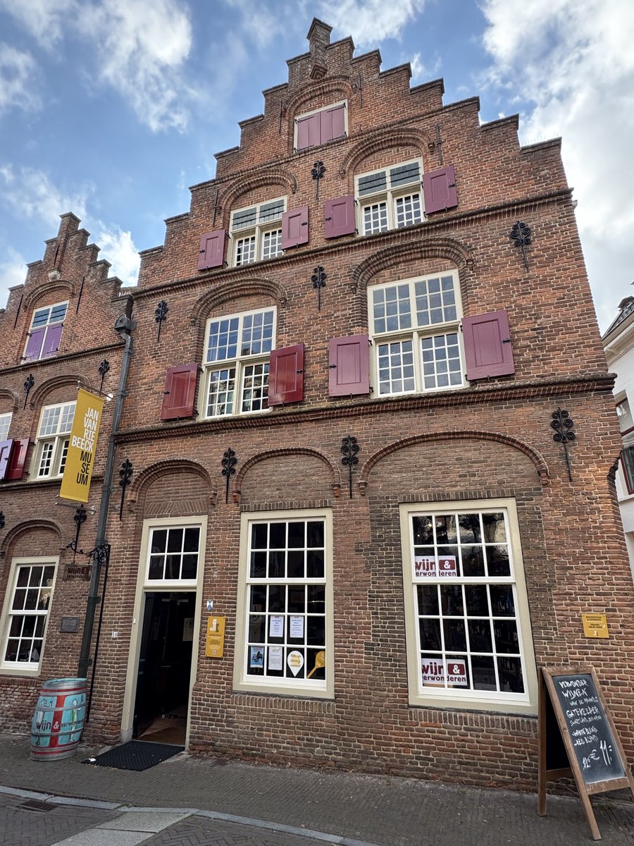 JacoKleynhans's tweet photo. By die geboortehuis van Jan van Riebeeck in Culemborg in Nederland. Van Riebeeck is die grondlegger van Afrikaners aan die suidpunt van Afrika. Ons sê graag: Ek is JAN! Ons almal is JAN! https://t.co/0vXLUMH2u1