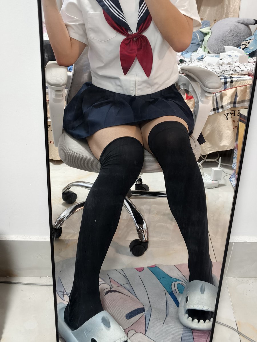 shawujiangzi's tweet photo. 明早又要去上学惹~ https://t.co/ogpNZVN7BR