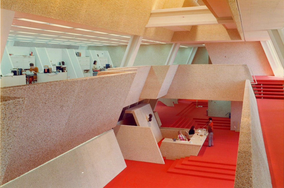 SciFiArchives's tweet photo. 1970s Brutalism by Paul Rudolph. Concrete transformed into a futuristic interior landscape. https://t.co/346eoKydKg