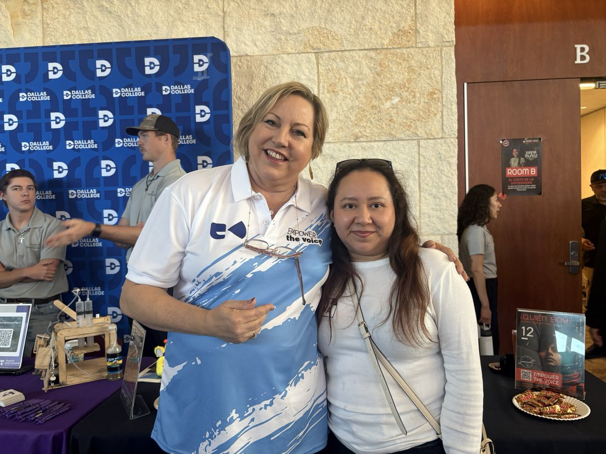 KendallHasse's tweet photo. 🐾❤️Reunited with another Woodrow student today at Empower the Voice’s College Fair - Ana!!! &amp; she shared this picture from our English 3 class - Business Dress Day! ❤️helping students with resumes, business skills, job interviews! #DallasISD #Woodrow #onceawildcatalwaysawildcat https://t.co/k6YKo8ygsy
