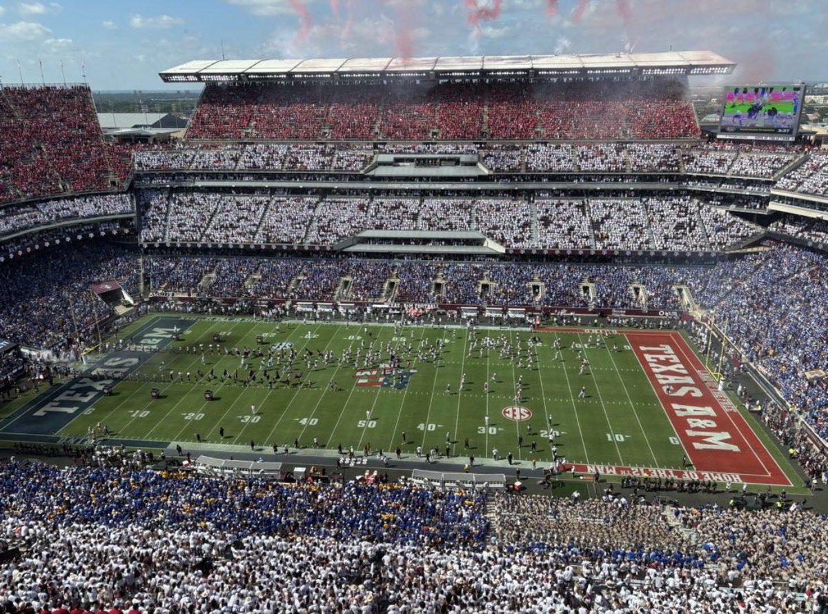 secnumbersguy's tweet photo. NOTHING tops the Red, White, and Blue decks.

Well done, patriots! https://t.co/vI9M4XnO4W