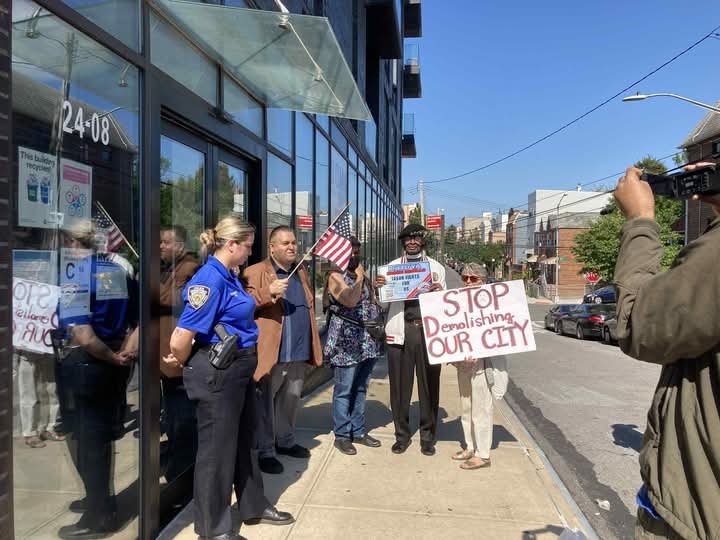 JasonMurilloNY's tweet photo. Always standing up for tenant rights and my fellow NYCHA residents every one deserves clean, safe and affordable housing, not demolition and we must preserve public housing for our families and hard working New Yorkers. #nycha #savesection9 #affordablehousing #NoDemolition https://t.co/fwXo6KUv4I
