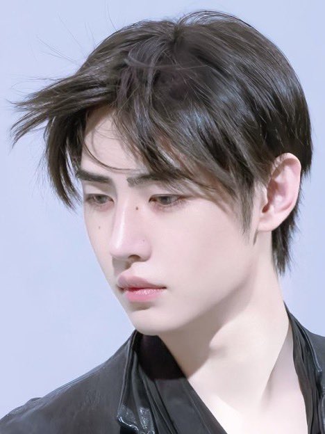 hoonhyn's tweet photo. Sunghoon looked like a barbie doll this day https://t.co/tZyQb4ZZtt