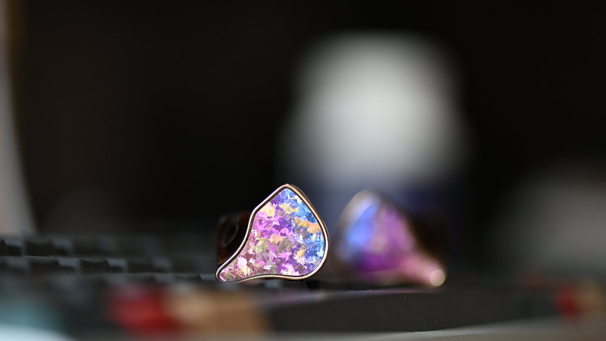 DUNU_Headphone's tweet photo. Some Saturdays are better left unplanned.
Let the light change. Let the music stay.
#DUNU #PRS6 #CrystalTitanium #WeekendVibes #IEM #HiFi https://t.co/PHAW3BrxNQ