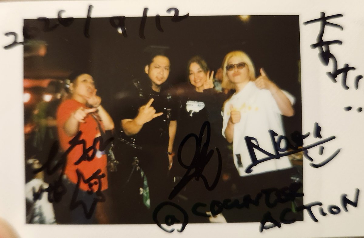 Daisuke17core's tweet photo. 最高過ぎるだろ

北海道で
最高のLIVEハウスで
最高の仲間達と

最高のバンド

もう
それしか言えねぇ

だが
まだ最終日がある
限界まで

#Vanityyy 
#マイリトルヘッドフォン
#POWEBEAUTIFUL
#ガールイズビューティー
#グリモ

#WhotheBitch https://t.co/zH5EiDlj24