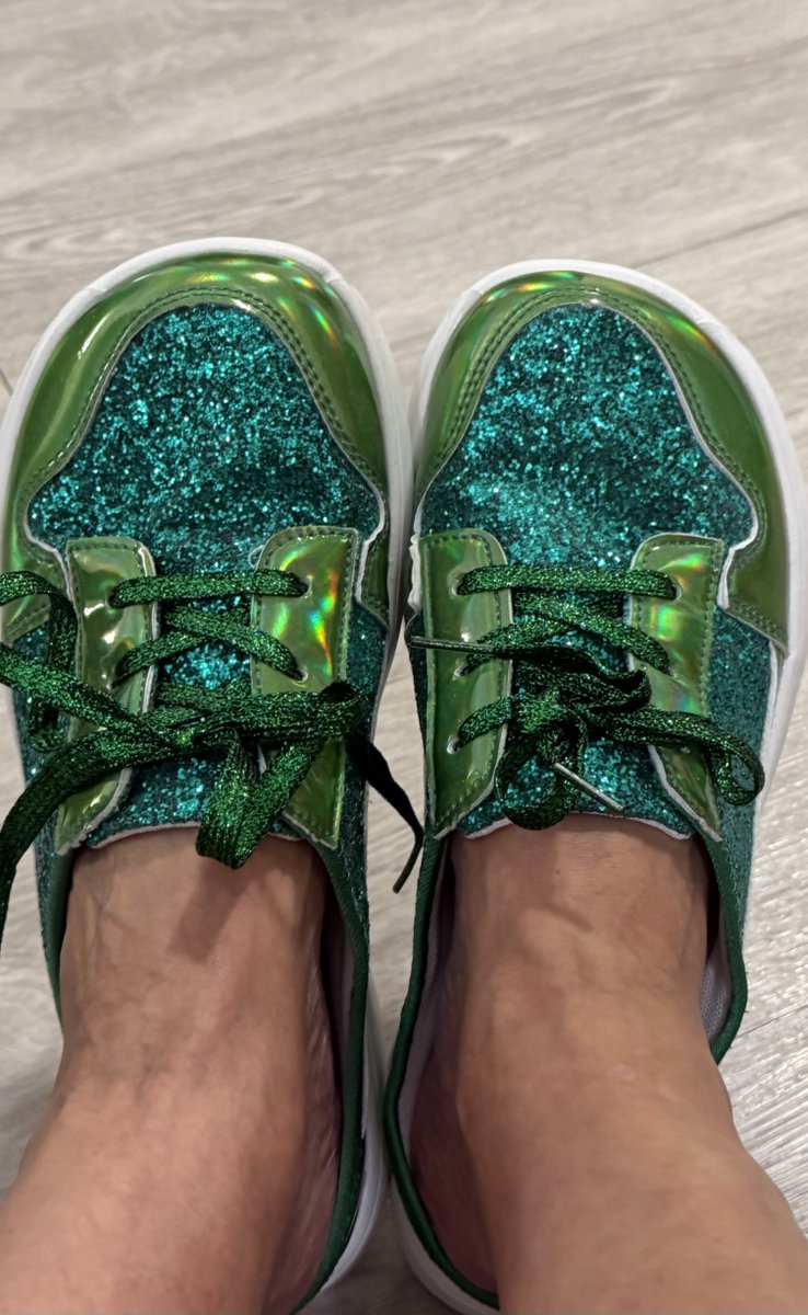 RiderCharm's tweet photo. These were a HUUUGE hit at the #PrairieRivalry Bash last night!!! 💚🙌🏼🏈
Nothing like a little #RiderPride to stand out in a crowd! 😉#GreenIsTheColour ALWAYS!!! 💚💚💚 #RiderNation #CFLFam @prairie_scot https://t.co/P5MEMvm21P