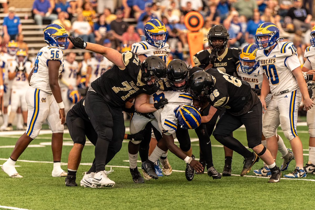 DavisWright71's tweet photo. Took care of business on Friday, Great team win!!! @dburgfootball. https://t.co/llAIlYnGFK