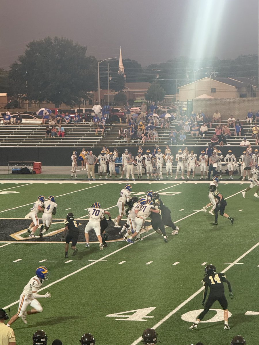 DavisWright71's tweet photo. Took care of business on Friday, Great team win!!! @dburgfootball. https://t.co/llAIlYnGFK