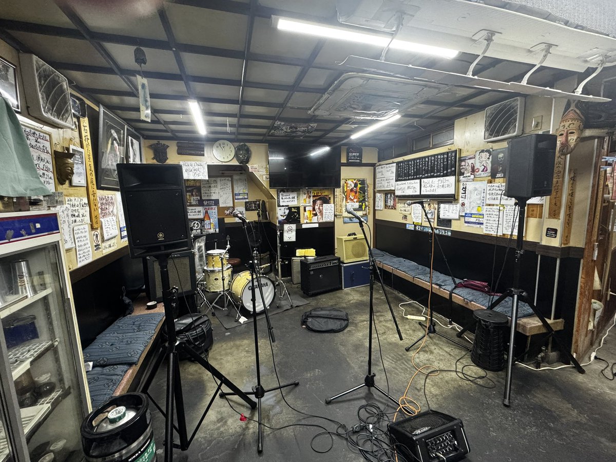 ketchy167's tweet photo. 十三、老舗の居酒屋、富五郎さんでの周年イベント、夜中の機材セッテングほぼ完了〜本番も頑張りま〜す！ https://t.co/EbbWbpK0tX