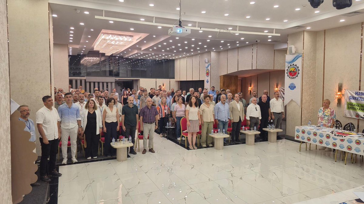 Eğitim Sen Genel Başkanı Kemal Irmak ile MYK üyeleri Zülküf Güneş, Ramazan Gürbüz ve Özlem Tolu, Enerji Sanayi ve Maden Kamu Emekçileri Sendikası (ESM)'nın 9. Olağan Genel Kurulu'na katıldı.