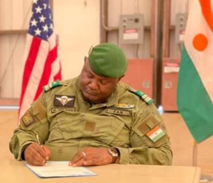 NPoFeedback's tweet photo. #Niger — Remaniement au sommet de l’armée  Après la tentative de coup d’État du 29 août 2026, le général Abdourahamane Tiani aurait perdu la confiance de plusieurs de ses proches au sein de l’appareil militaire. https://t.co/d20BTJqYL2