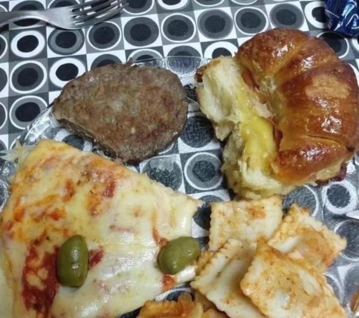 chicobestia_t's tweet photo. al fin ya no me duele la panza atroden!!! https://t.co/OVBQtIaDfD