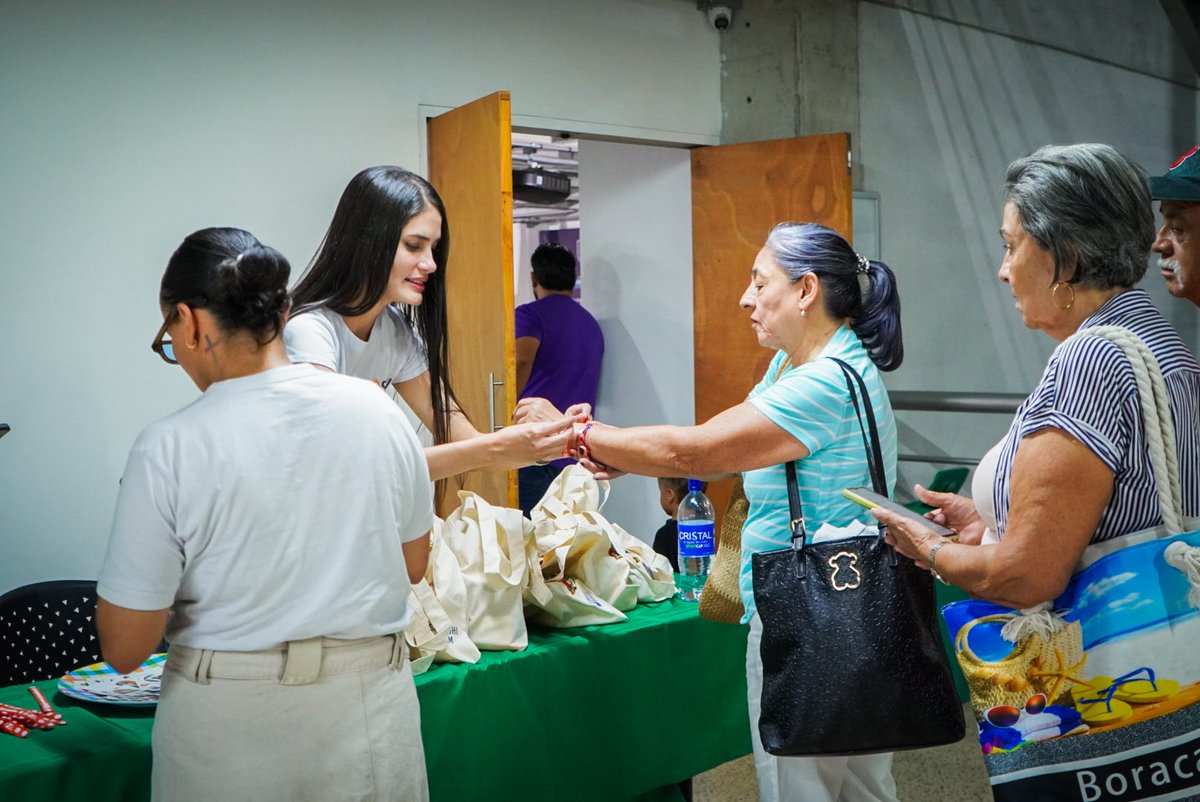 satoshiteam_'s tweet photo. ¡Llegó el momento! 🚀 Inicia la #UnConferenceColombia 🇨🇴⚡ Un día para compartir, aprender y conectar alrededor de #Bitcoin y la innovación. @MyFirstBitcoin_ https://t.co/ycb7qFF7xa